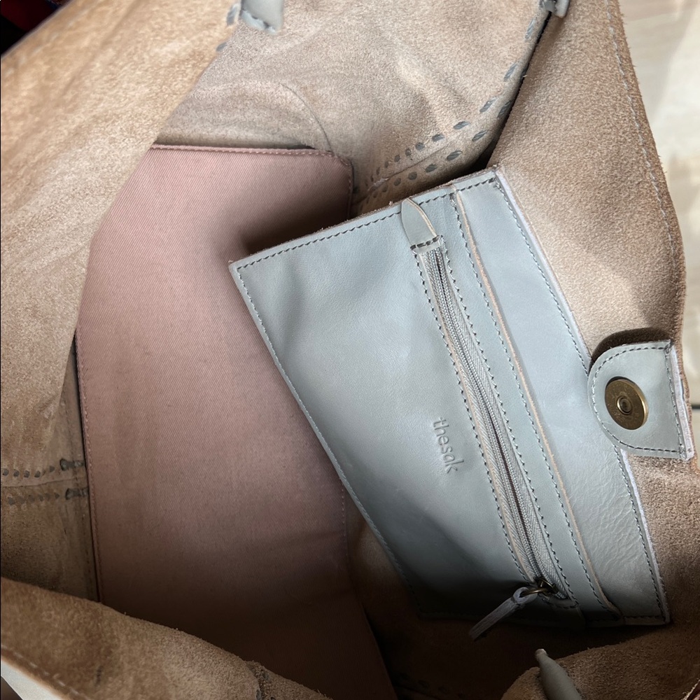 The Sak Los Feliz large leather tote bag - in a Sage Green - Picture 5 of 6